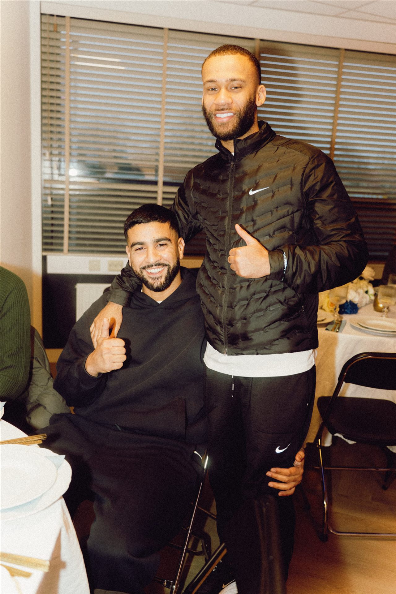 Gemeenschap samen aan tafel bij De Terugkeer